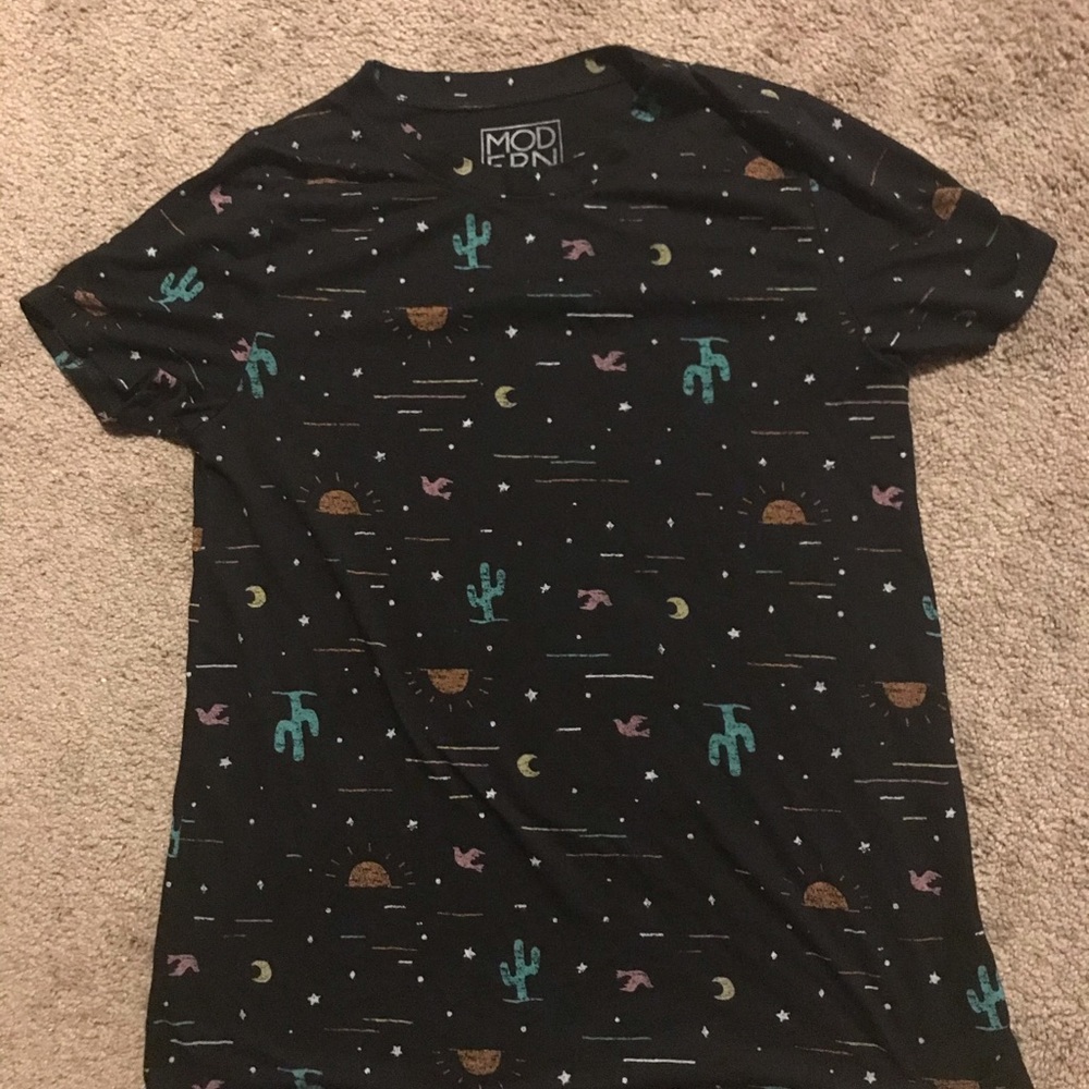 Soft, paper thin desert theme graphic t-shirt nwot